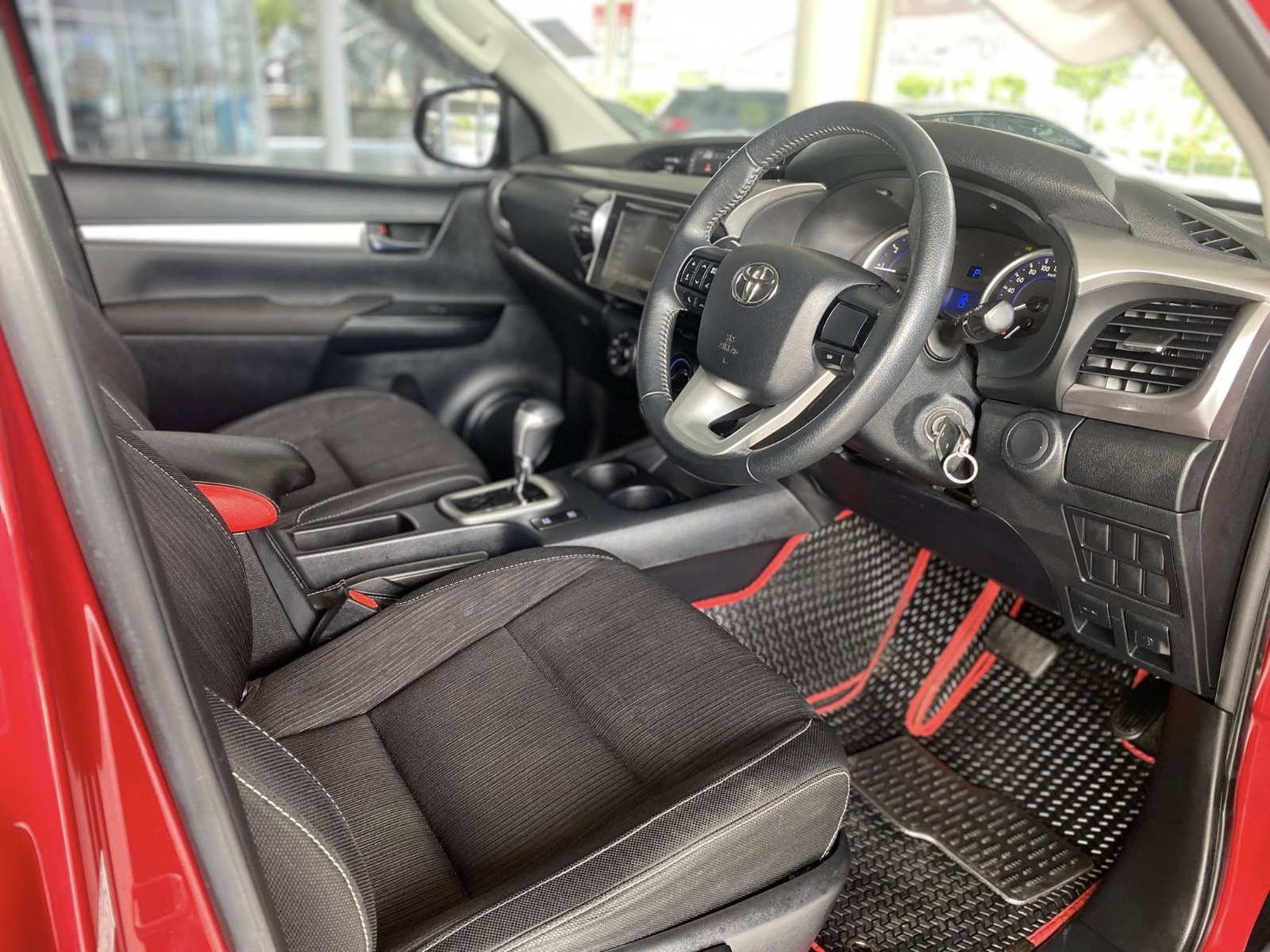 Car image 12